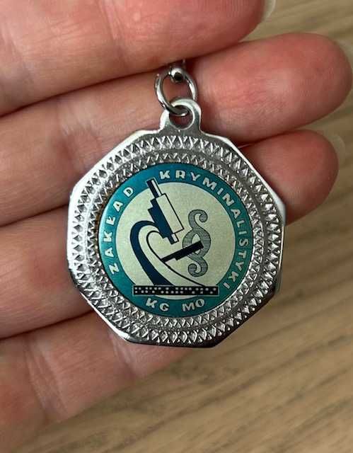 Brelok breloczek Zakład Kryminalistyki KGMO/Totalizator Sportowy PRL