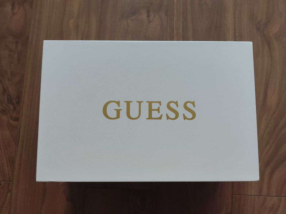 Nowe męskie sneakersy guess