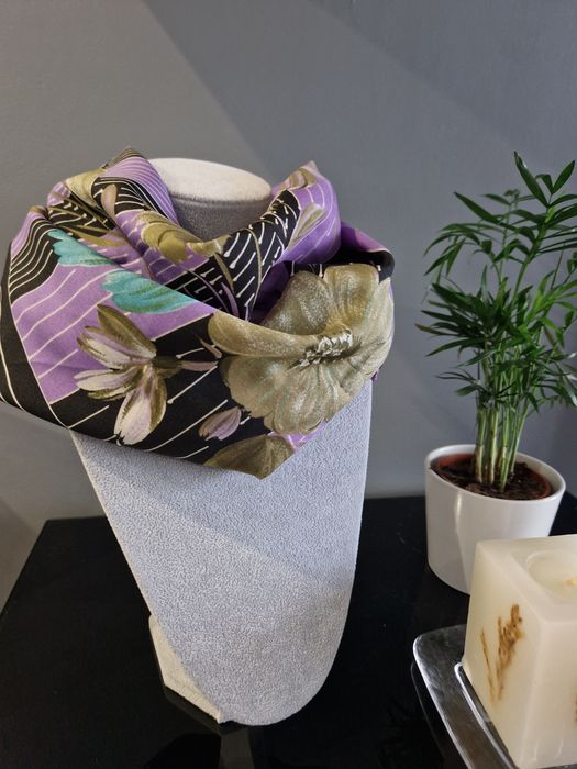 Fioletowa chustka apaszka na szyję