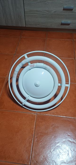 Candeeiros de teto e mesa