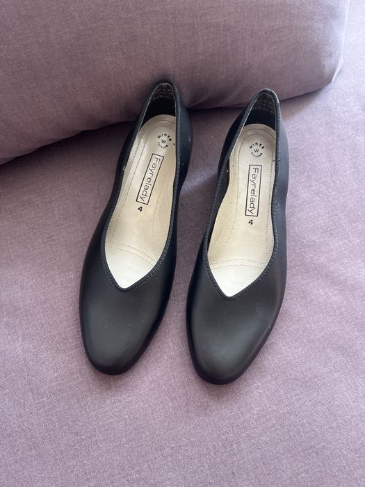 Angielskie buty na obcasie czołenka Fayrelady