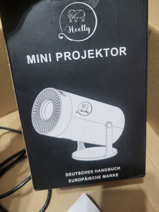 Projektor rzutnik przenośny android TV 4K full HD głośnik Netflix