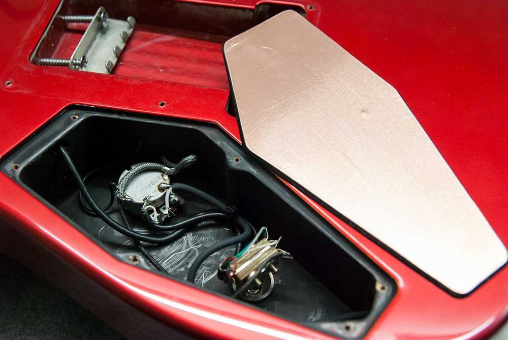 Guitarra Elétrica ESP M-II Deluxe (NOS sem um único risco)