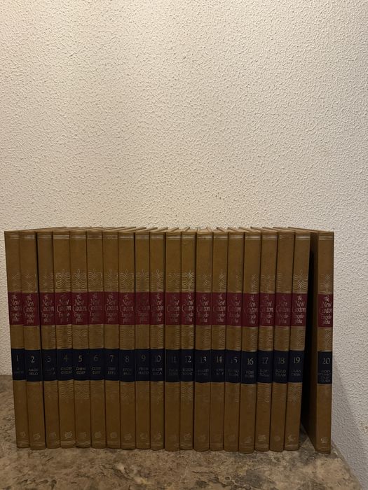Livros - The New Caxton Encyclopedia