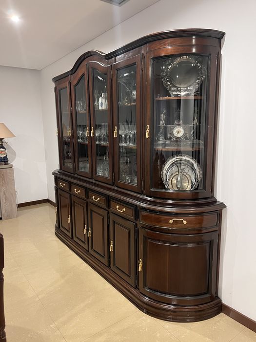 Recheio casa (cama, cabeceira, armario, mesa, cadeiras)