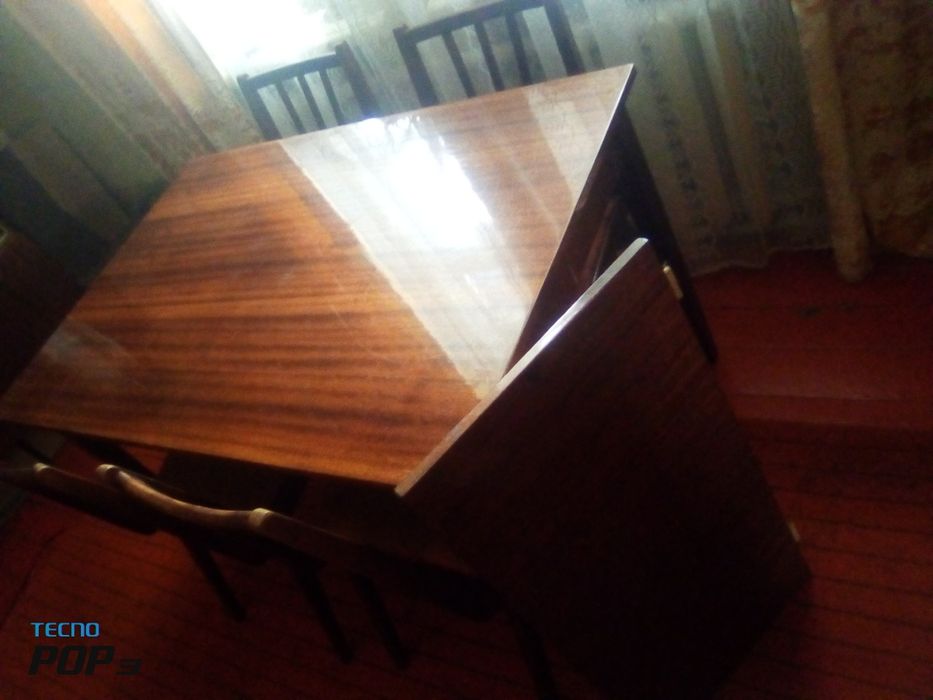 Стіл письмовий в гарному стані