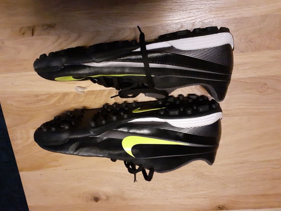 Nike buty piłkarskie młodzieżowe rozm 38,5 NOWE