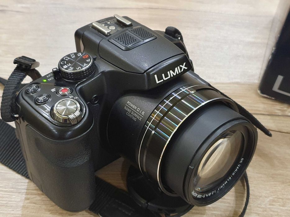 Вінтажний цифровий фотоапарат / Мильниця нульових Y2K ( Nikon ,Kodak, Lumix)
