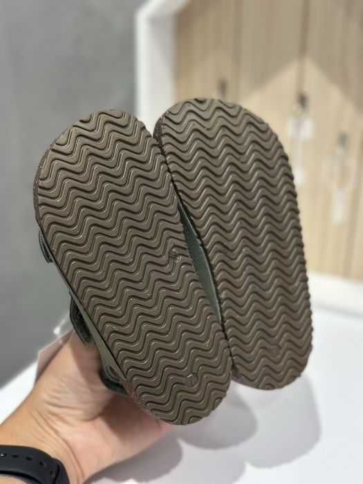 Сандалі next, нові