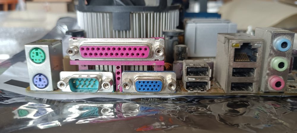 ASUS P5L-MX socket 775 материнська плата  з процесором і кулером (ціна за комплект) також інші комплектуючі.