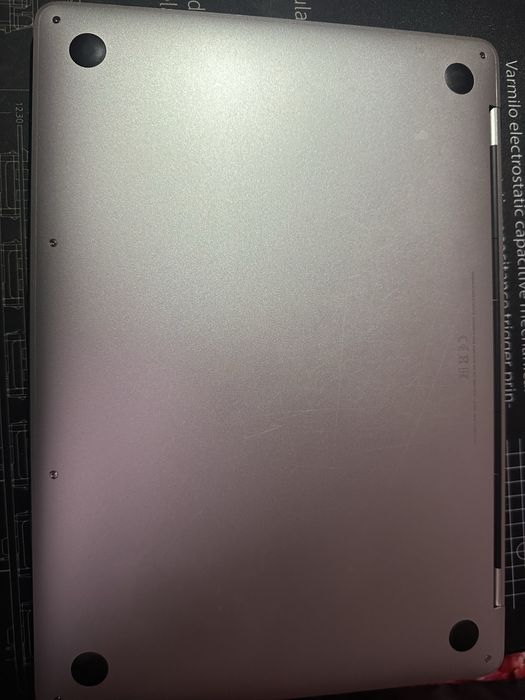 Macbook Pro 2019р a2159 по ціні дисплею.