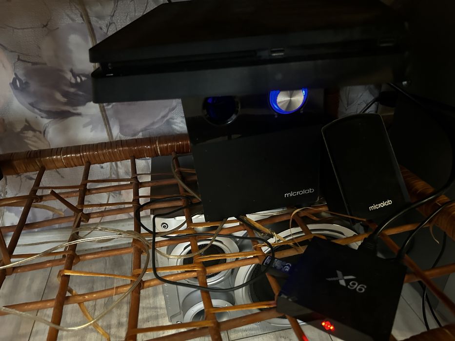 Продам телевизор Самсунг 40 smart tv + sony ps 4 slim 1T+отличный колк