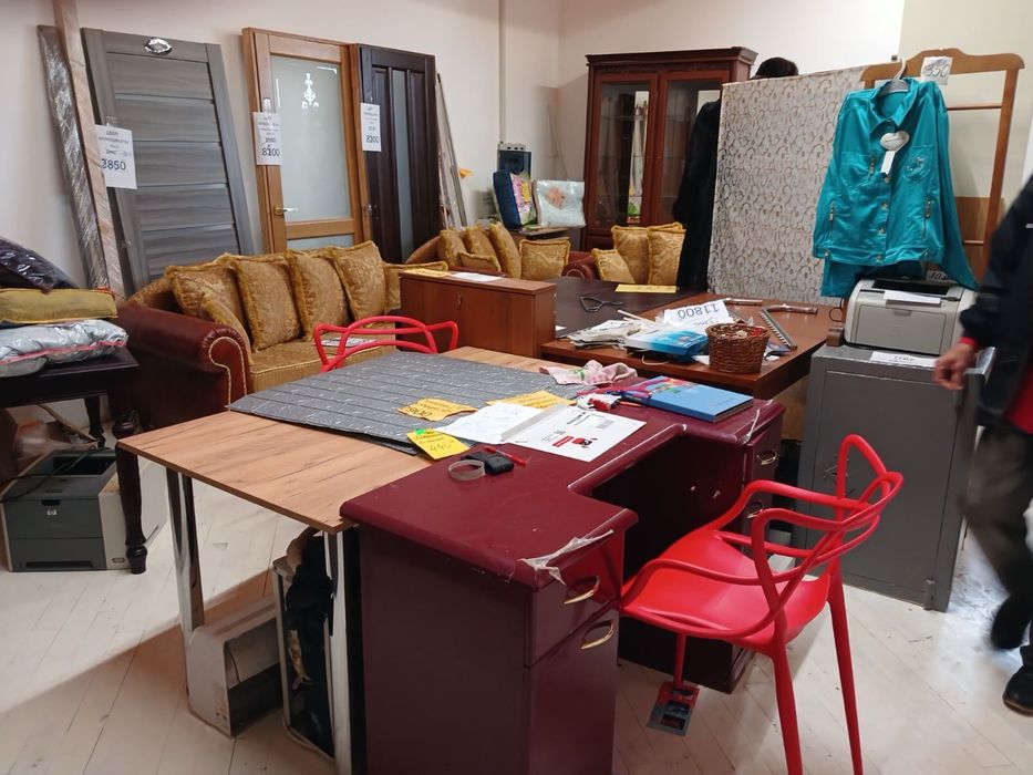 Продаж комеоуійноі герухомості  44 м2  , 150 та 300 м2