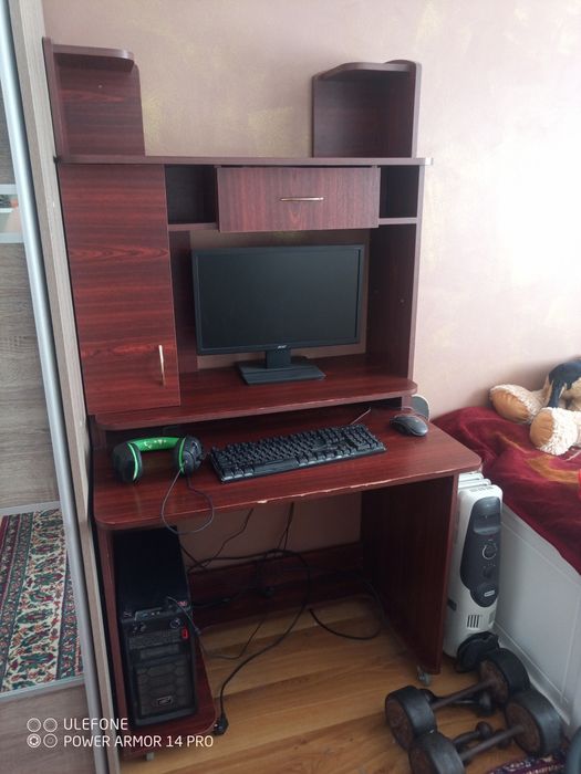 Продам комп'ютерний стіл