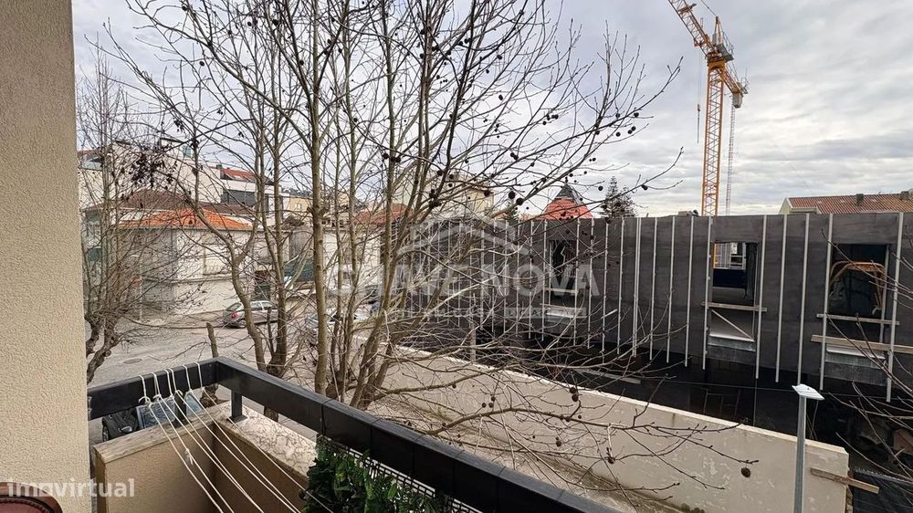 T3 Apartment in the Center of Espinho with Enclosed Garage