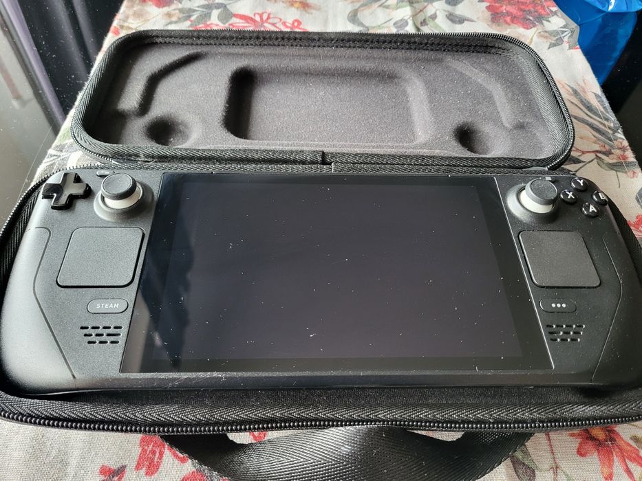 Steam deck 512gb LCD + karta micro sd 256gb + stacja dokująca