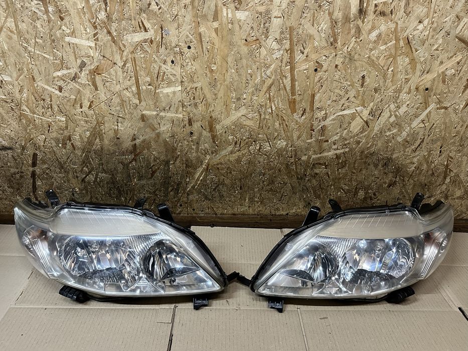 Передні фари Toyota Corolla E150 Тойота Корола Е15