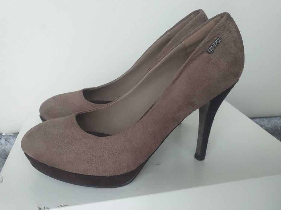High-Heeled Shoes