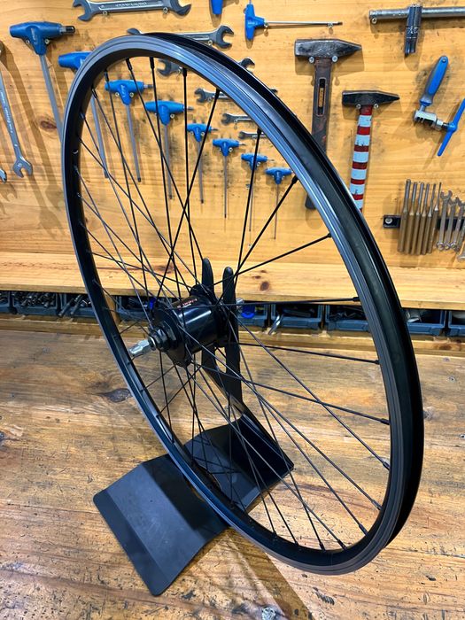 Roda de bicicleta dianteira 28 com dínamo