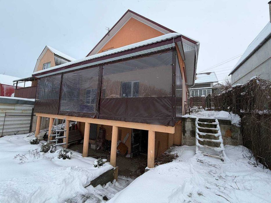 Шикарний будинок з терасою ,  яких мало, вкладено багато коштів !