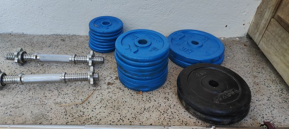 Kit Musculação Completo 46kg Anilhas + Barra Longa Reta + 2 Halteres