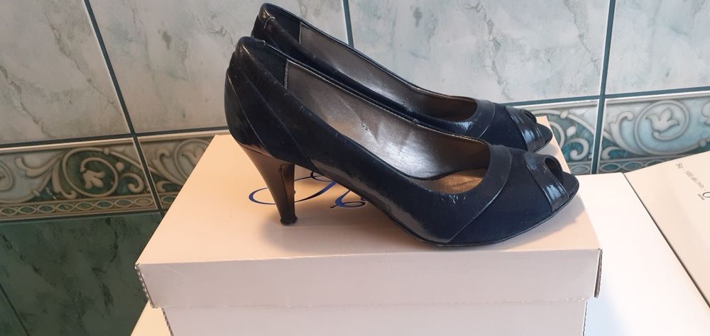 Półbuty na obcasie