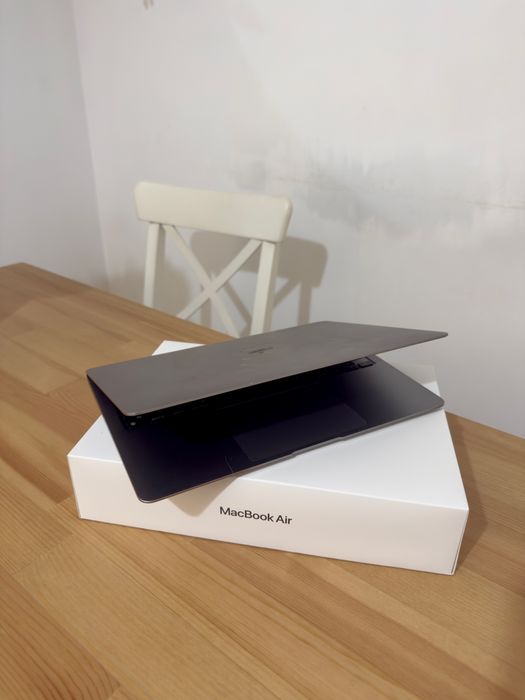 MacBook Air M1 13’ | 16GB RAM | 256GB SSD | Cinzento Sideral