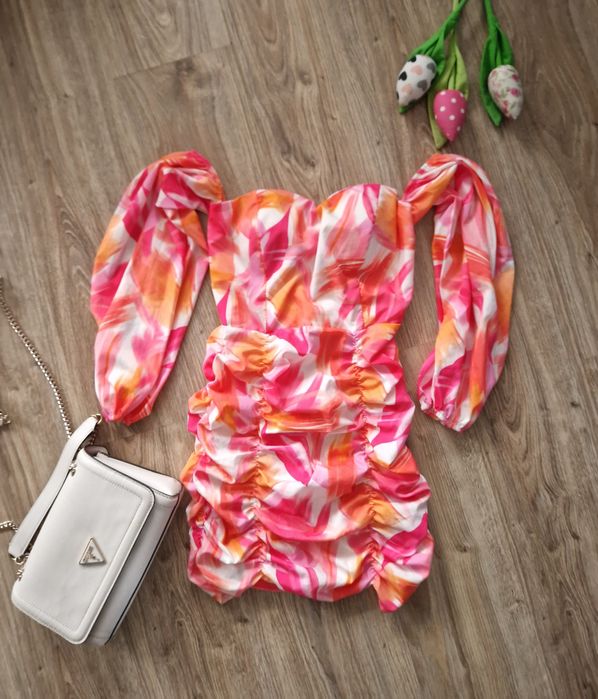 Sukienka marszczona z długimi rękawami rozmiar S