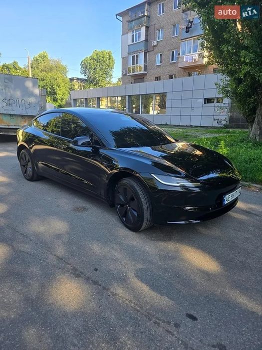 Tesla Model 3 2024