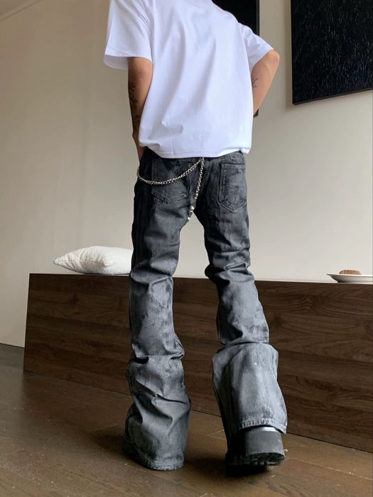 Dirty wash flared jeans