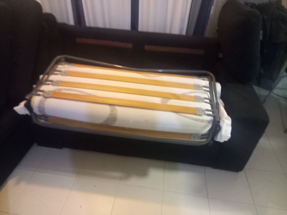 Vende -se um sofa cama