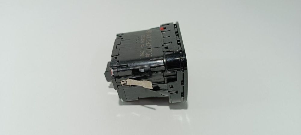 INTERRUPTOR DO FREIO DE MÃO ELÉTRICO MERCEDES EQS 450+