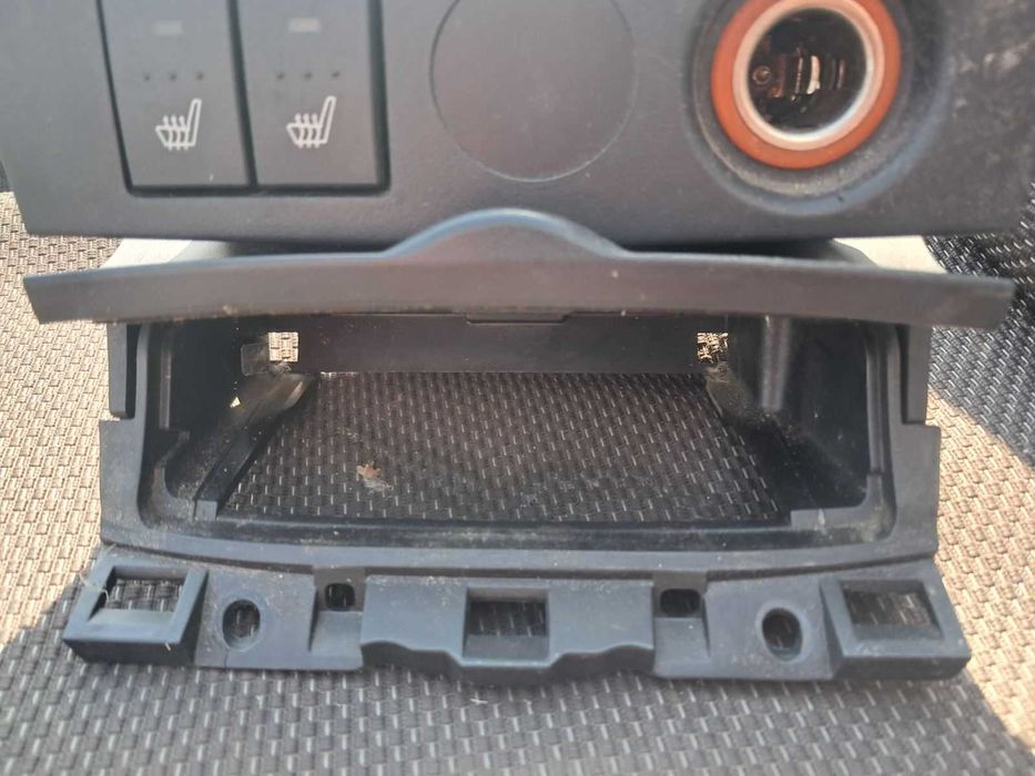 Попільничка прикурювач консоль в торпеду мазда 3 БК BP4L-55211