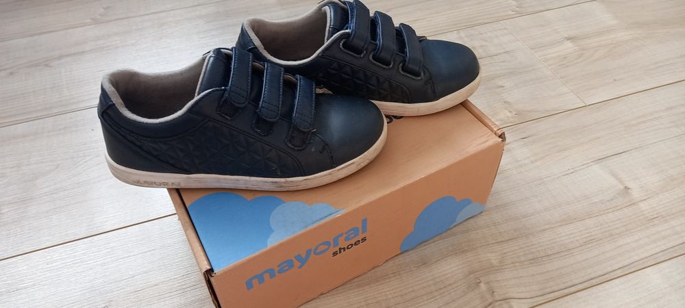 Buty chlopiece MAYOTAL na rzepy rozmiar 31