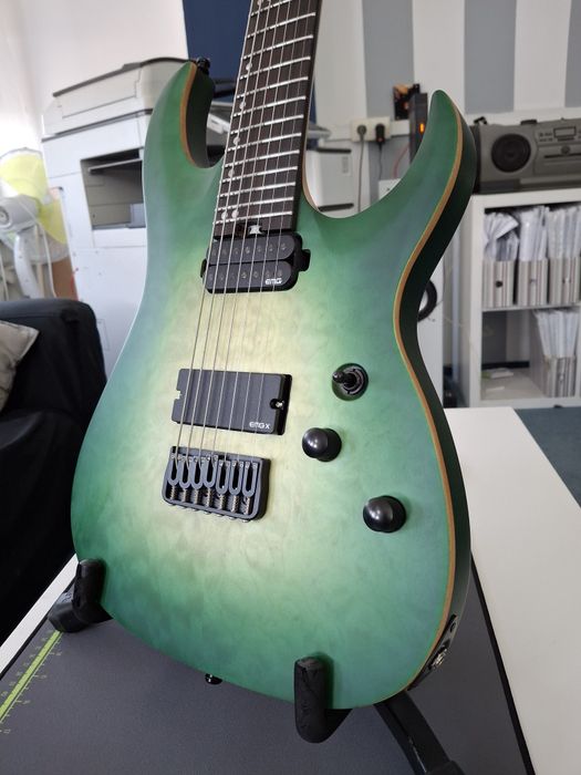 Harley Benton Amarok-BT EGNT Quilted Burst 7 
13
