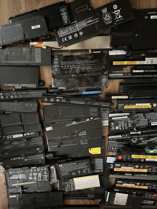 Zestaw baterii do laptopów HP, Dell, Lenovo – około 65 szt.
