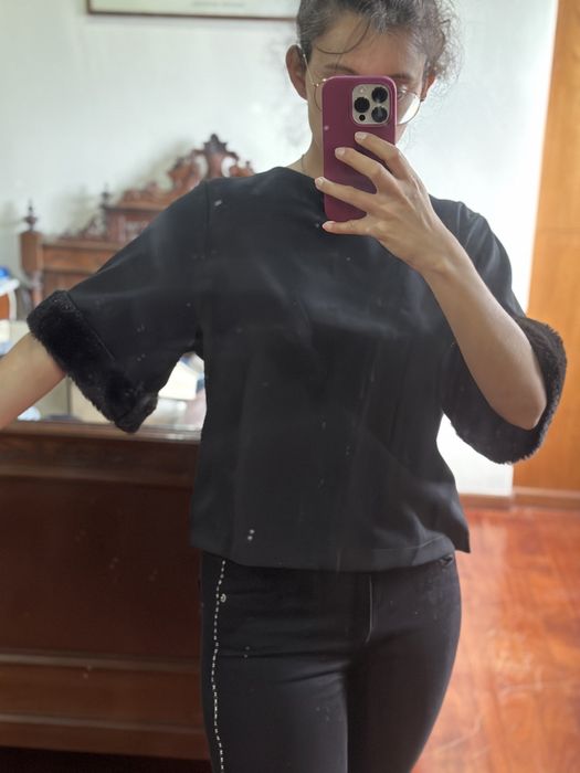 T-shirt preta com pelo _ Zara