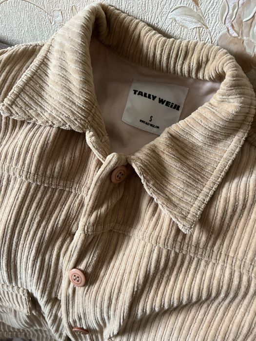 Синяя и бежевая кофта