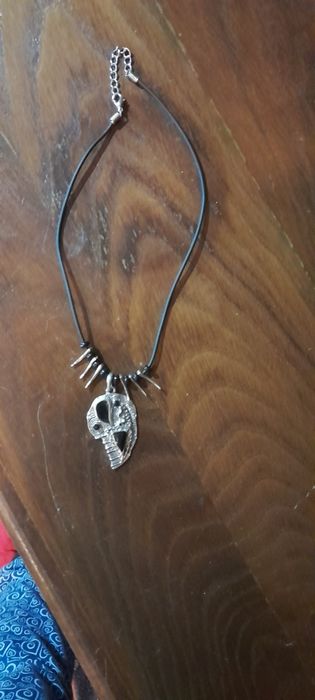 Colar punk curto