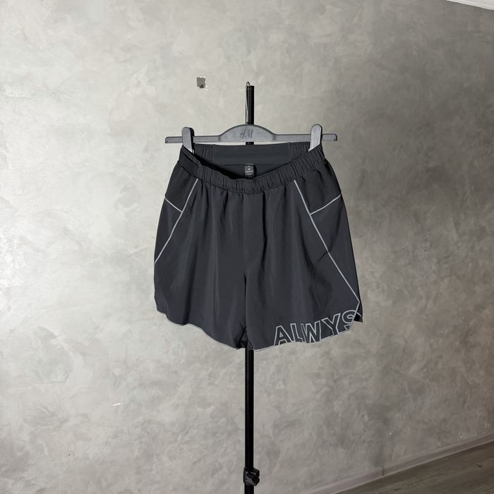 Спортивні / тренувальні шорти Lululemon S