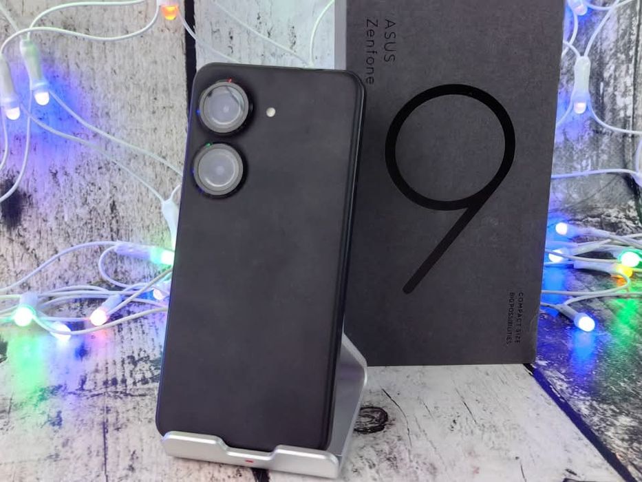 Asus zenfone 9 . 16 GB RAM 256 GB FV