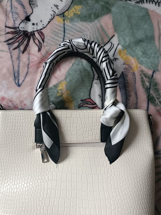 Chusta chustka apaszka satyna satynowa w paski paseczki nowa