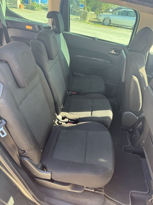 Peugeot 5008 1.6 hdi 2011