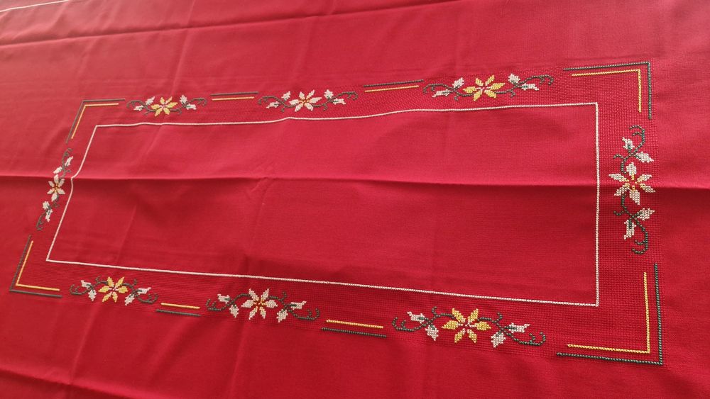 Toalhas de mesa bordadas