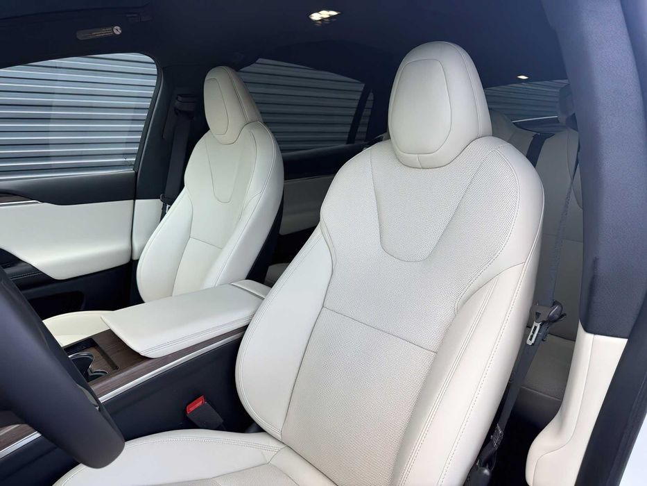 Tesla Model X      2022