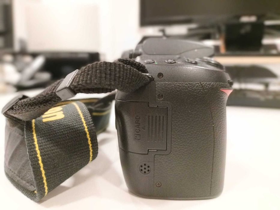 Nikon D90 + Objetiva AF-S 18-200mm VR + Acessórios em Excelente estado