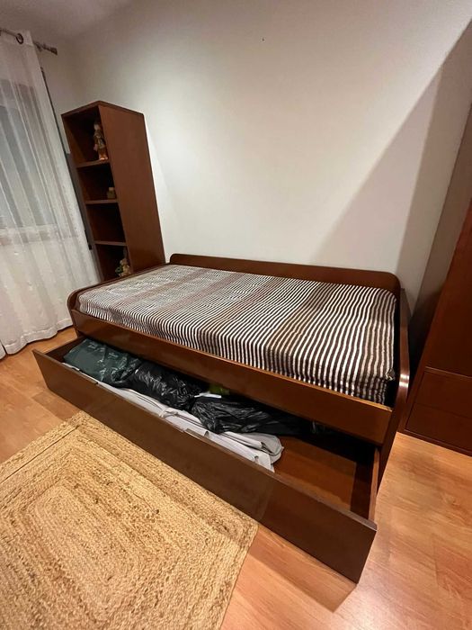 Estúdio para solteiro, em madeira