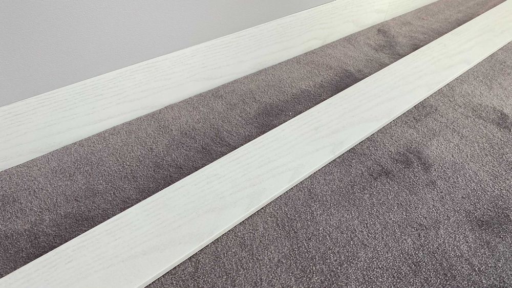 Listwy Nowe podłogowe / Deski fornirowane dwustronnie jesion biały.