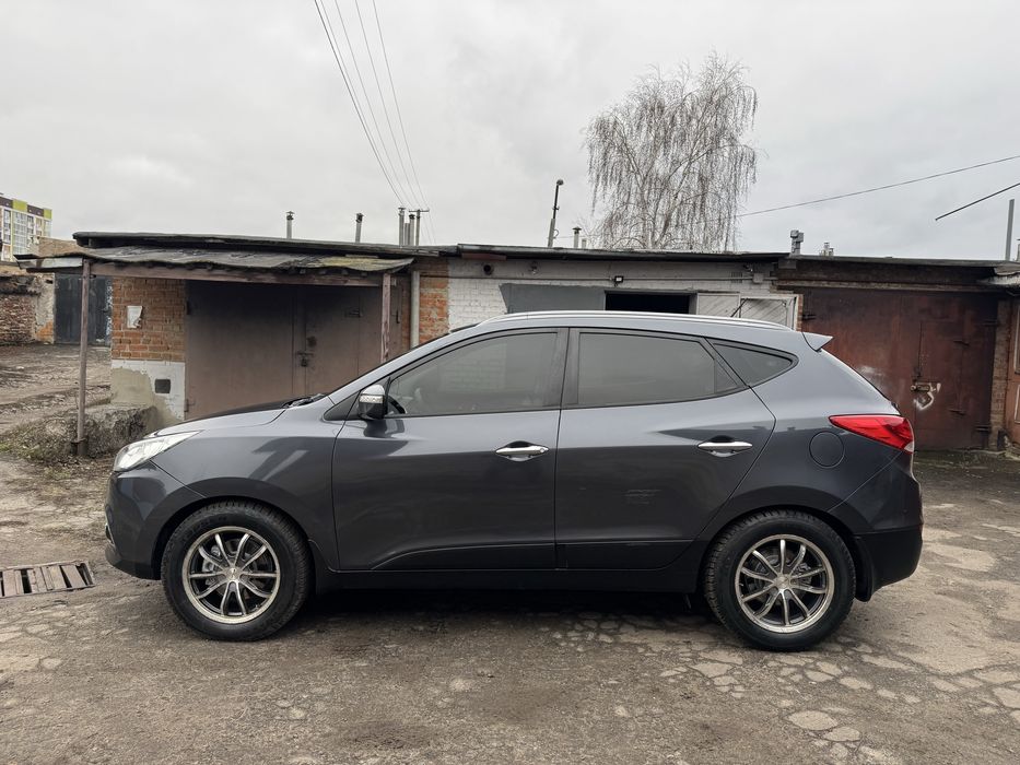 Продам офіційний HYUNDAI IX35 гбо повний привід