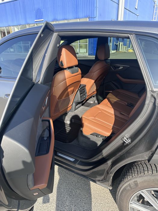 Оренда авто з водієм на весілля Audi Q8